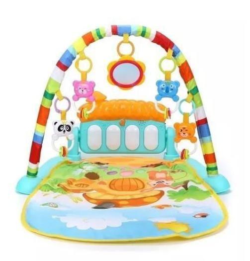 Tapete Infantil Atividades Bebê Com Mobile E Piano Estampado - Baby Toys Imagem de Tapete Infantil Atividades Bebê Com Mobile E Piano Estampado