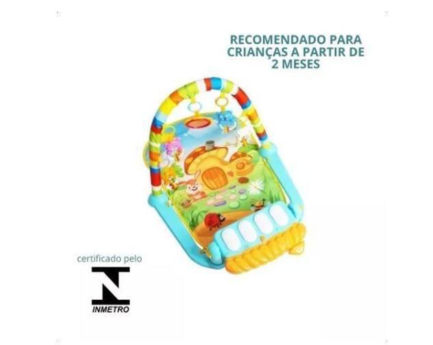 Tapete Infantil Atividades Bebê Com Mobile E Piano Estampado - Baby Toys Imagem de Tapete Infantil Atividades Bebê Com Mobile E Piano Estampado
