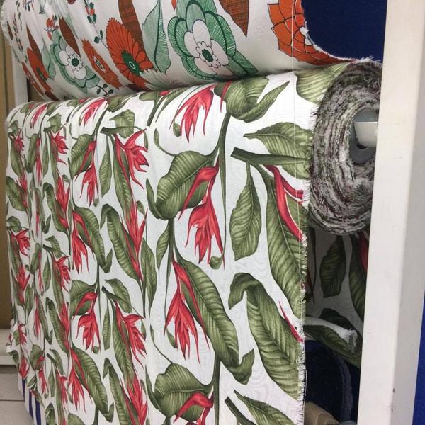 Imagem de Tecido Jacquard Estampado Floral Vermelho - 1.40m de Largura