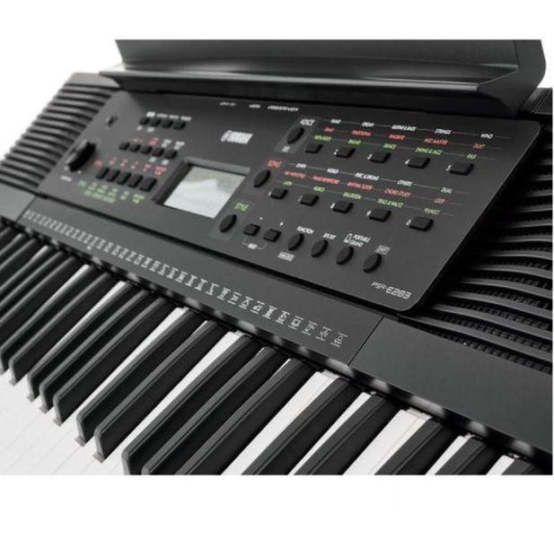 Imagem de Teclado Arranjador Yamaha PSR-E283 61 teclas Preto Lançamento 2024