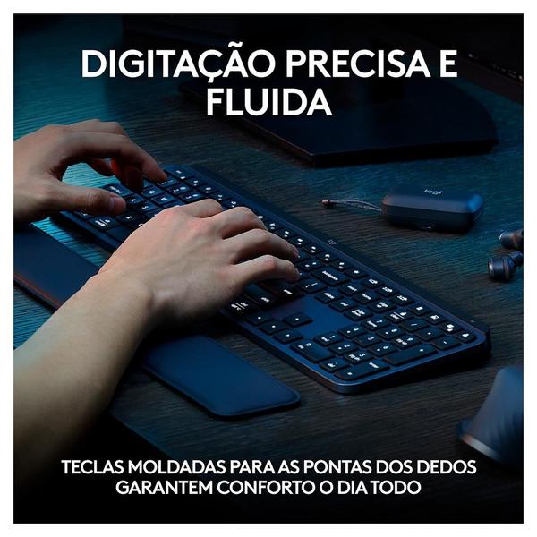 Imagem de Teclado Sem Fio Logitech MX Keys S, Com Iluminação Inteligente, Bluetooth ou USB, Logi Bolt e Bateria Recarregável, Grafite - 920-011563