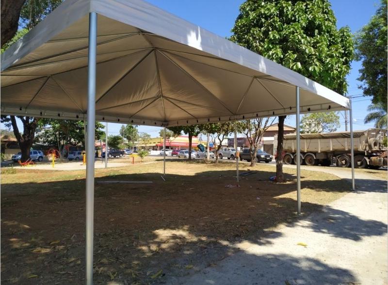 Imagem de Tenda piramidal 10x10 cobertura e estrutura