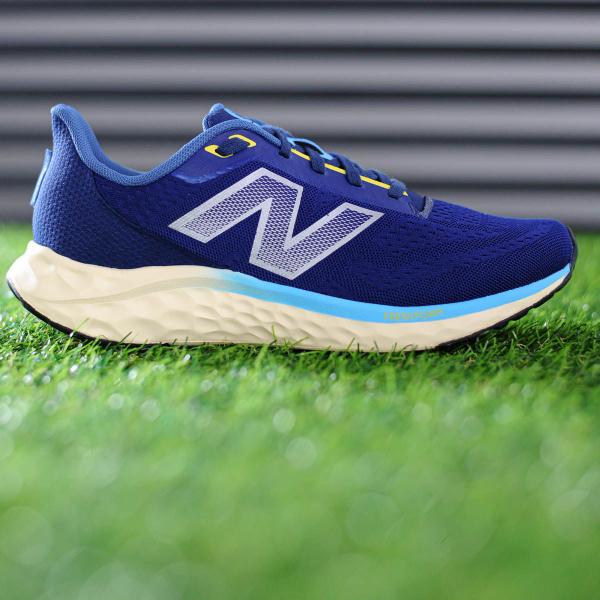 Imagem de Tênis New Balance Fresh Foam Arish V4 Azul e Prata - Masculino