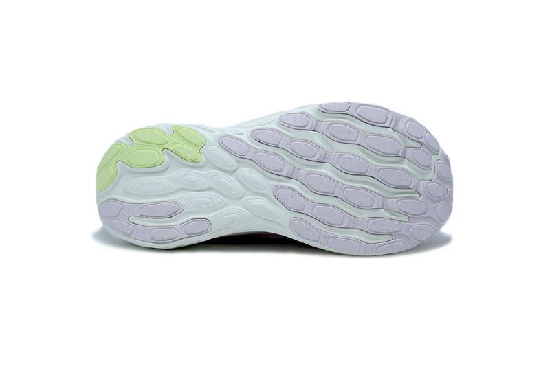 Tenis New Balance Fresh Foam X 1080v13 - feminino - rosa claro Imagem de Tenis New Balance Fresh Foam X 1080v13 - feminino - rosa claro