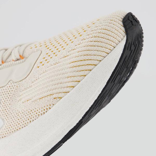 Tênis Under Armour Charged Hit Feminino Bege e Amarelo Imagem de Tênis Under Armour Charged Hit Feminino Bege e Amarelo