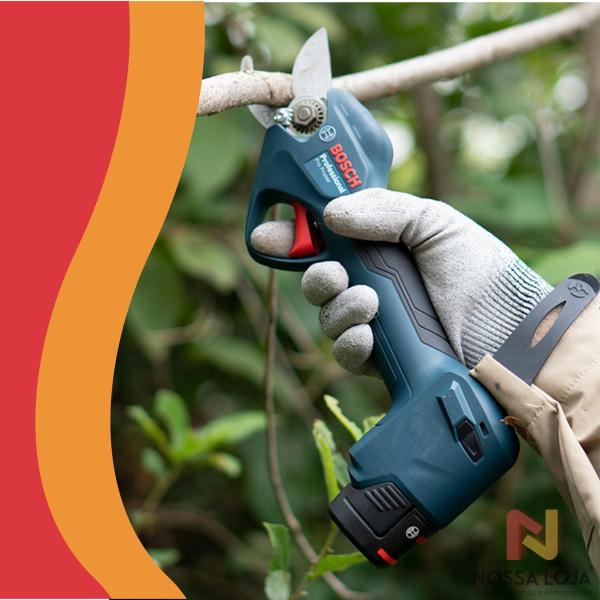 Tesoura de Poda Pro Pruner Brushless 12V 2 bat e maleta Bosch - 000039 Imagem de Tesoura de Poda Pro Pruner Brushless 12V 2 bat e maleta Bosch