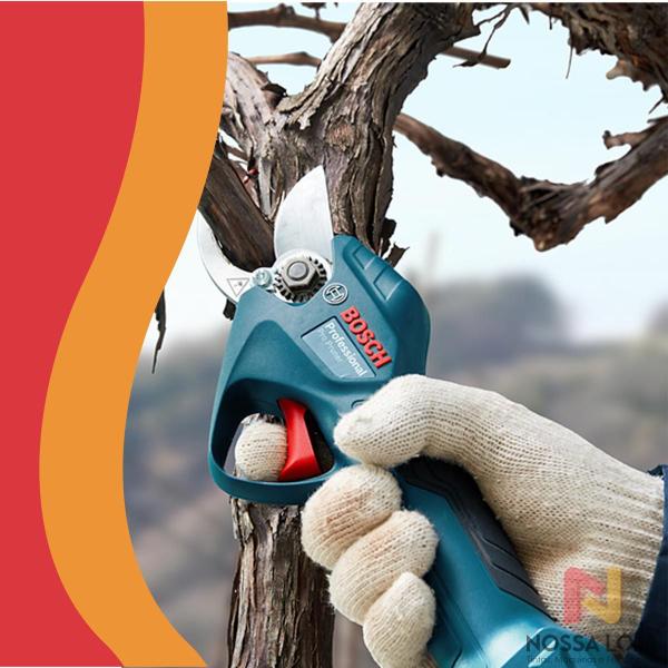 Tesoura de Poda Pro Pruner Brushless 12V 2 bat e maleta Bosch - 000039 Imagem de Tesoura de Poda Pro Pruner Brushless 12V 2 bat e maleta Bosch