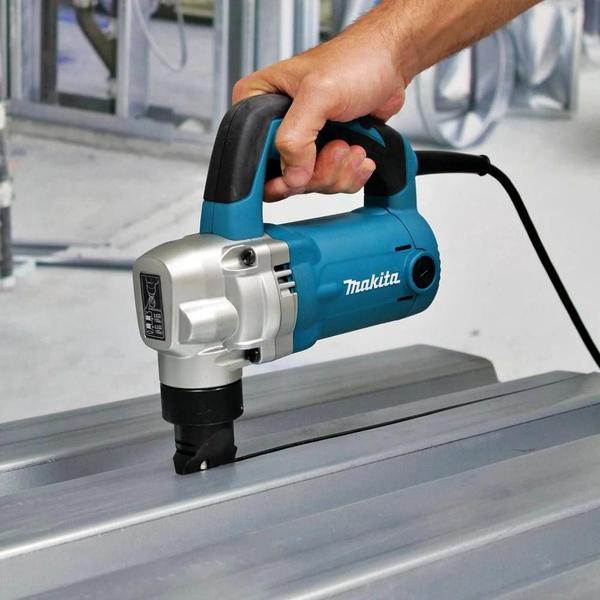 Imagem de Tesoura de Punção Industrial 710W Com Chave Allen e Punção Motor Potente JN3201 220V Makita