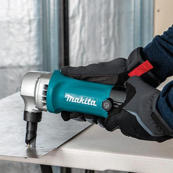 Imagem de Tesoura Punção 1.6mm 550W Metal Aço 16 Ga Curso 1/4'' com Chaves e Punção JN1601 220V Makita