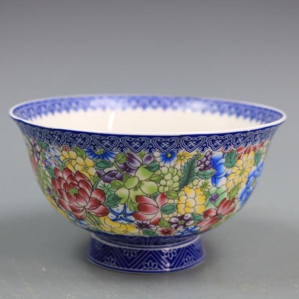 Imagem de Tigela de porcelana padrão de pequenas flores