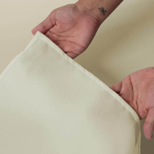 Toalha de Mesa Basic 1 Peça 2,50m x 1,40m 8 Lugares 100% Poliéster Tecido Oxford - Valle Enxovais Imagem de Toalha de Mesa Basic 1 Peça 2,50m x 1,40m 8 Lugares 100% Poliéster Tecido Oxford
