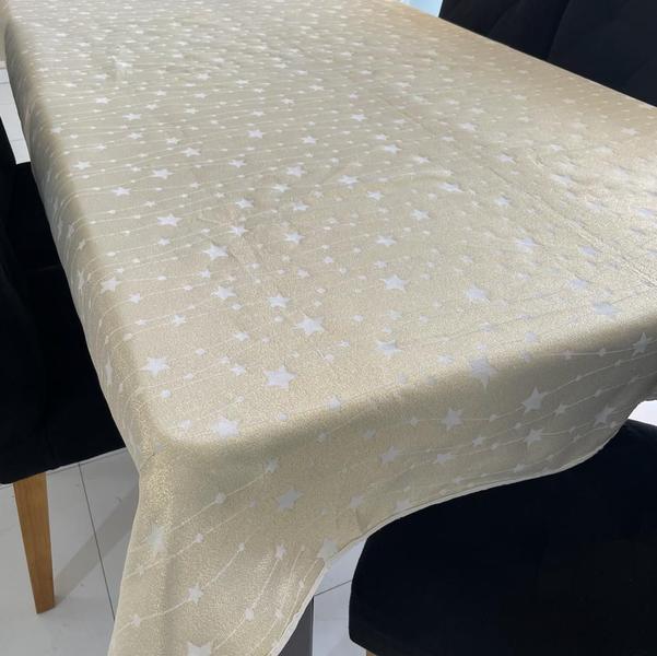 Imagem de Toalha de Mesa Quadrada Jacquard Luxo Estrelas Branco e Dourado - 1,40 x 1,40m