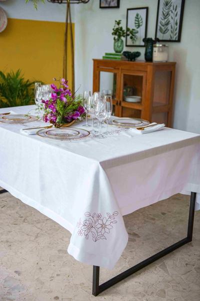 Toalha De Mesa Quadrado Branca 8 Lugares Rafimex Imagem de Toalha De Mesa Quadrado Branca 8 Lugares Rafimex