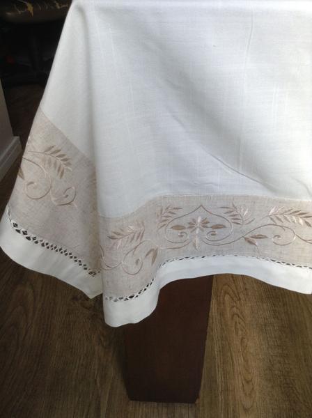Toalha de Mesa Retangular 6 lugares 180x225cm Linho bordado - Rafimex Imagem de Toalha de Mesa Retangular 6 lugares 180x225cm Linho bordado - Rafimex