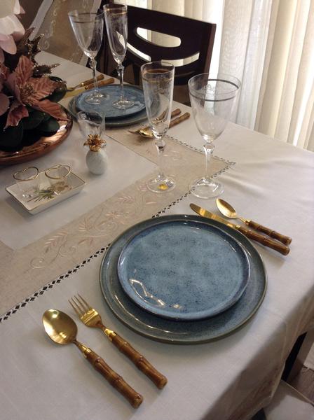 Toalha de Mesa Retangular 6 lugares 180x225cm Linho bordado - Rafimex Imagem de Toalha de Mesa Retangular 6 lugares 180x225cm Linho bordado - Rafimex