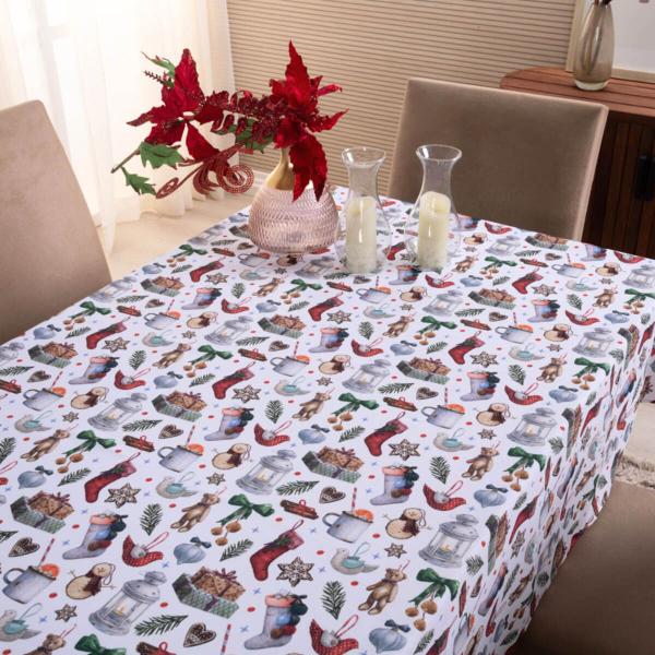 Toalha de Natal para Mesa de 8 Lugares 2,50m x 1,40m Estampa Digital e Tecido 100% Poliéster - 1 Peça - Valle Enxovais Imagem de Toalha de Natal para Mesa de 8 Lugares 2,50m x 1,40m Estampa Digital e Tecido 100% Poliéster - 1 Peça - Valle Enxovais