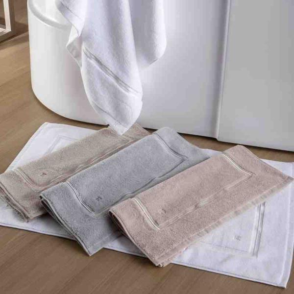 Toalha de Piso Confort 48x80 cm Branco Kacyumara Imagem de Toalha de Piso Confort 48x80 cm Branco Kacyumara