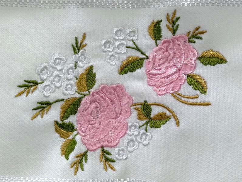 Imagem de Toalhas Bordadas de Mão (lavabo) com lindos motivos florais. Conjunto de 2 peças com bordados.