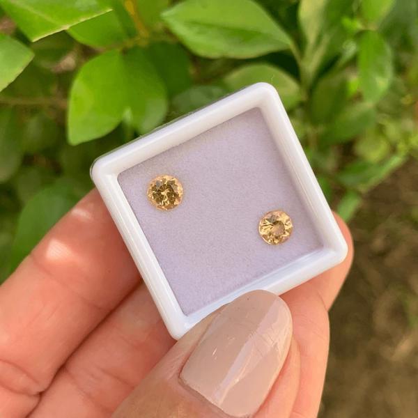 Topázio Imperial Brilhante ø5mm Par 1,17ct - SP GEMAS Imagem de Topázio Imperial Brilhante ø5mm Par 1,17ct