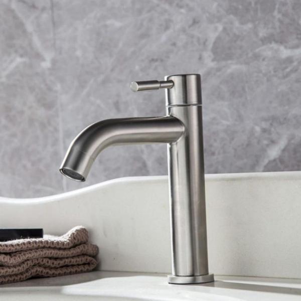 Imagem de Torneira baixa em aço inox escovado para banheiros e lavatorios - modelo clean