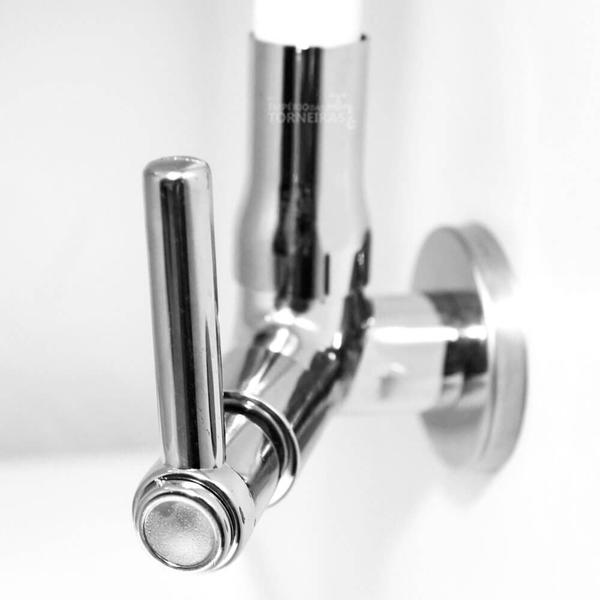 Torneira Gourmet Tubo Branco Flexível Parede 3377 - Império das Torneiras Imagem de Torneira Gourmet Tubo Branco Flexível Parede 3377