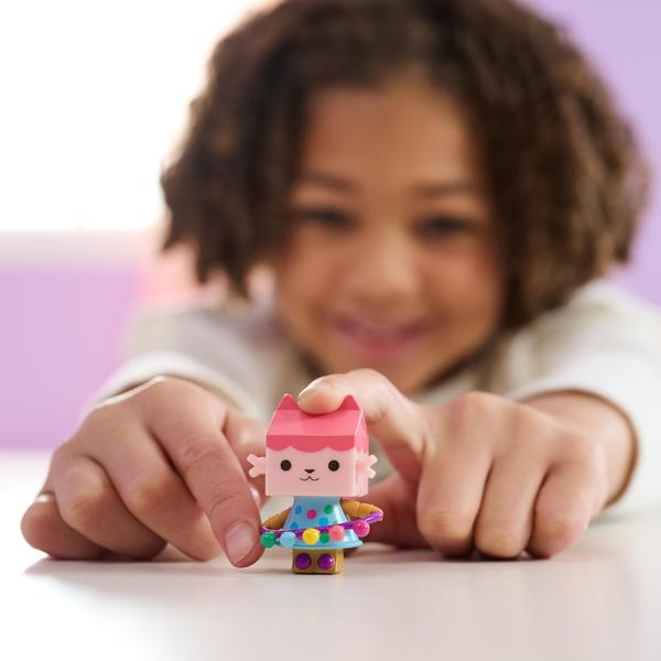 Toy Gabby's Dollhouse Celebration Baby Box Cat com móveis Imagem de Toy Gabby's Dollhouse Celebration Baby Box Cat com móveis