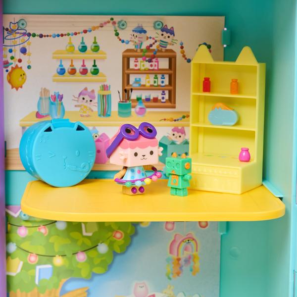 Toy Gabby's Dollhouse Celebration Baby Box Cat com móveis Imagem de Toy Gabby's Dollhouse Celebration Baby Box Cat com móveis