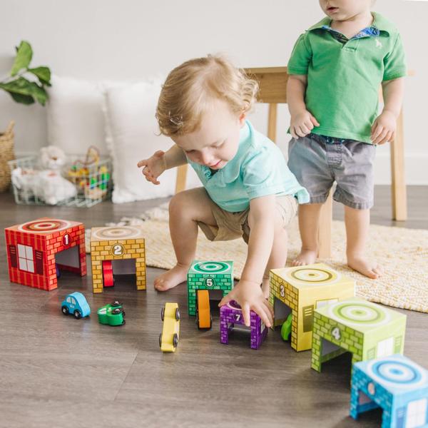 Imagem de Toy Melissa e Doug aninhando e classificando garagens e carros