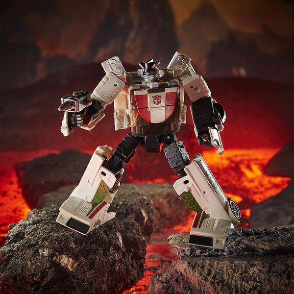 Imagem de Transformers Toys Generations War for Cybertron: Kingdom Deluxe WFC-K24 Wheeljack Action Figure - Kids Ages 8 and Up, 5.5-inch