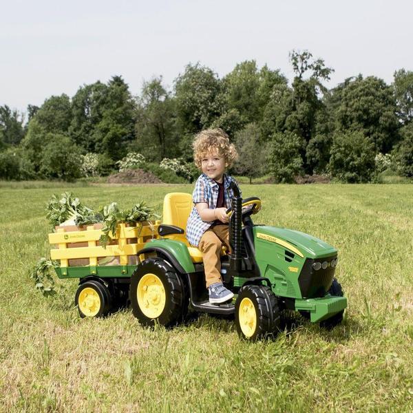 Trator Elétrico John Deere Ground Force 12V com Carretinha - Peg Pérego Imagem de Trator Elétrico John Deere Ground Force 12V com Carretinha