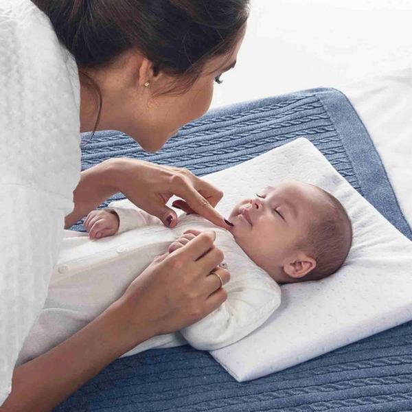 Imagem de Travesseiro Favinhos Baby Antissufocante Lavável Revestimento Fibrasca Branco 30x40 cm