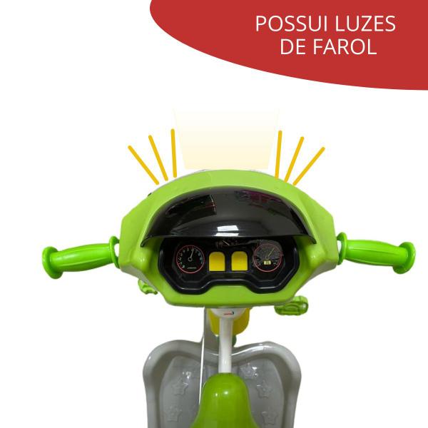 Triciclo Motoca Infantil Passeio Com Empurrador Pedal Luz Som Capota Importway Bw003 Verde Imagem de Triciclo Motoca Infantil Passeio Com Empurrador Pedal Luz Som Capota Importway Bw003 Verde