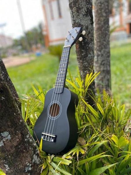 Imagem de Ukulele Andaluz Soprano Uks01 Bk Preto