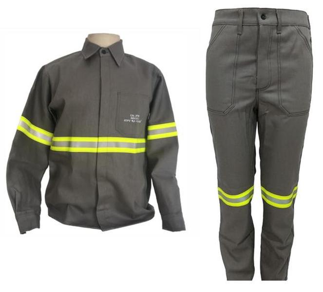 Imagem de Uniforme eletricista NR10 Risco 2 elétrica camisa e calça cinza com faixa refletiva