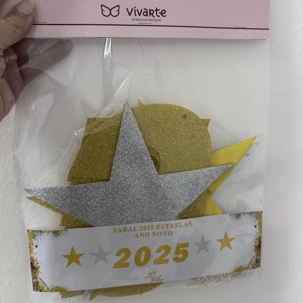 Imagem de Varal Faixa Feliz Ano Novo 2025 com Estrelas Réveillon EVA 1,50 metros Prata e Dourado Vivarte - Inspire sua Festa Loja