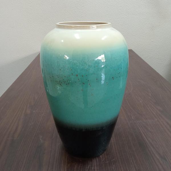 VASO 35x13x13cm CERÂMICA VERDE - NH Imagem de VASO 35x13x13cm CERÂMICA VERDE