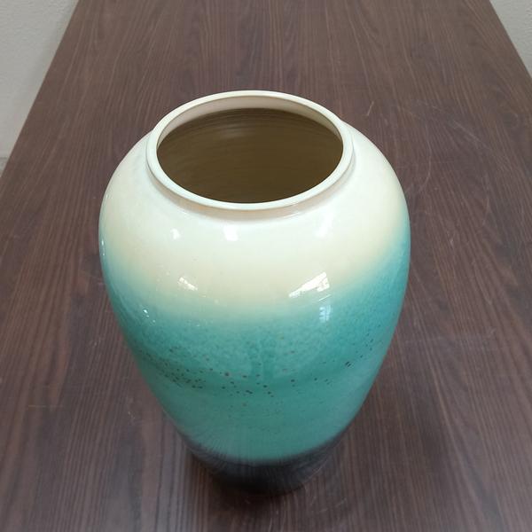 VASO 35x13x13cm CERÂMICA VERDE - NH Imagem de VASO 35x13x13cm CERÂMICA VERDE