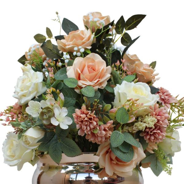 Imagem de Vaso Com Arranjo de Rosas Brancas e Rose Artificiais