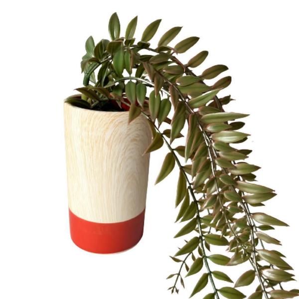 Vaso de cerâmica decorativo com estampa amadeirada - Dünne It Imagem de Vaso de cerâmica decorativo com estampa amadeirada