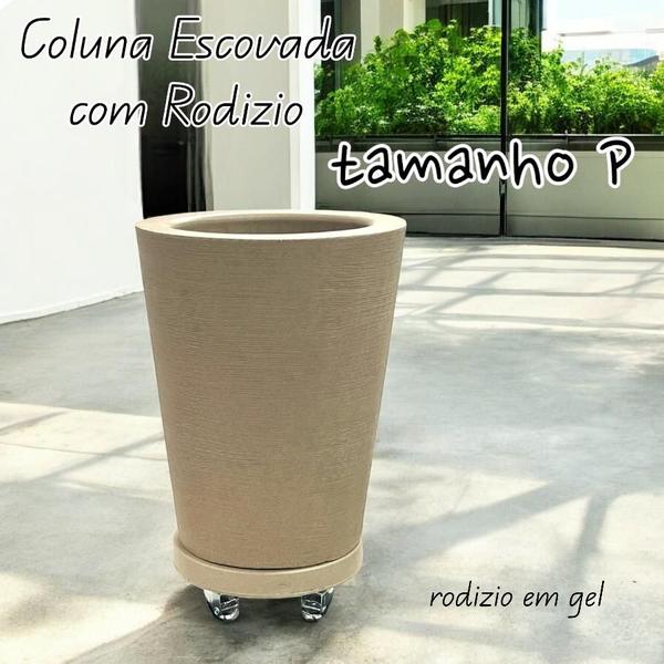 Imagem de Vaso de Coluna P em Polietileno Ant UV - 47 cm de Altura, 33 cm de Largura, 23 cm de Base e Rodízio de 8 cm de Altura e 25 cm de Diâmetro