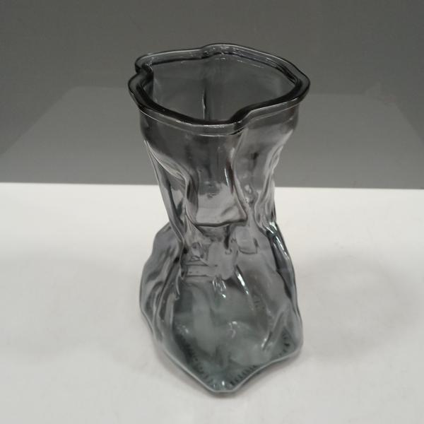 Imagem de VASO DECORATIVO ENFEITE CASA AMASSADO HOME&CO VIDRO 21x9x13cm FUME