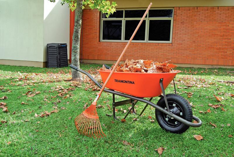 Imagem de Vassoura Jardim Metálica Fixa 22 Dentes Tramontina Laranja