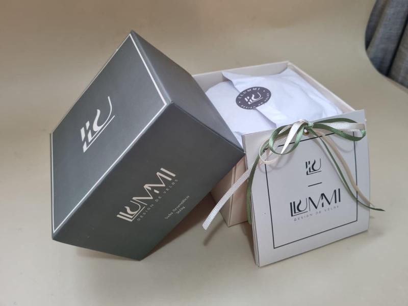 Imagem de Vela Aromática Perfumada Decorativa em Lata 360g - LLUMMI - Decoração Presépio