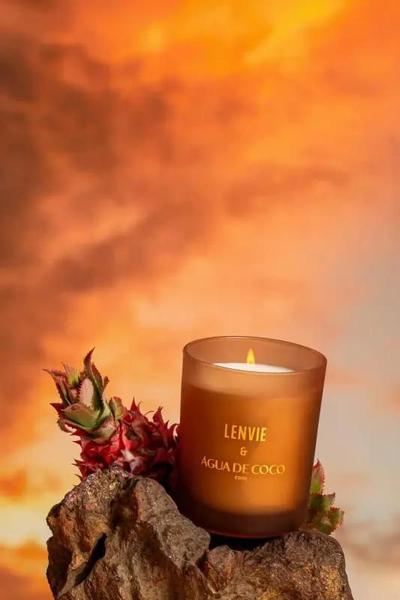 Imagem de Vela perfumada terra do sol Lenvie e Água de coco