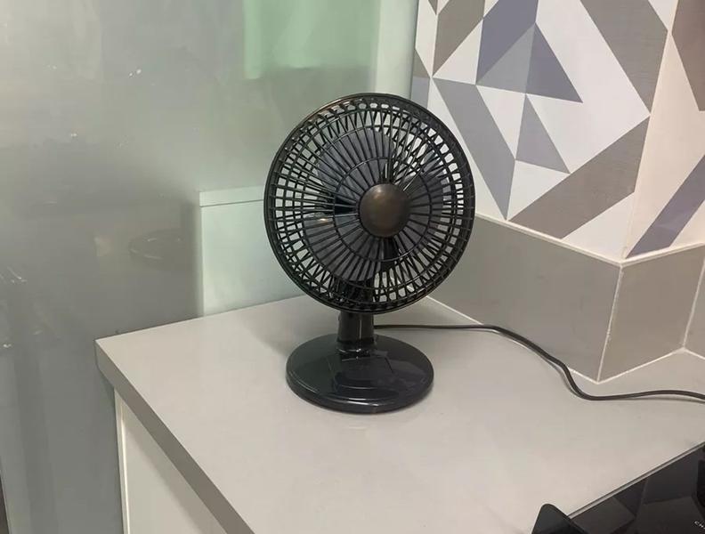 Imagem de Ventilador Mini Turbo Para Mesa Parede Três Pás Com Velocidade Ajustável Preto E Prata Ventimais 