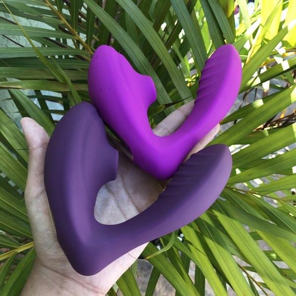 Imagem de Vibrador Duplo Sugador de Clítoris e Penetrável Estimulação Ponto G Potente 10 Velocidades (2 em 1) - Recarregável