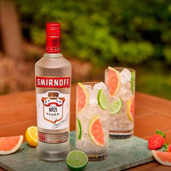 Imagem de Vodka Destilada Smirnoff 998ml