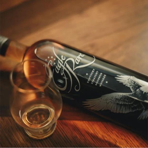 Imagem de Whisky eagle rare 10 anos 750 ml