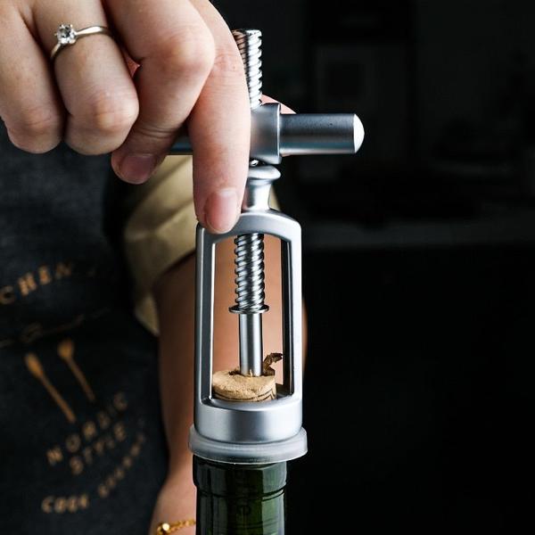 Wine Creative Wine Opener Cork Open Manual Wine Removed Opener Wine Opener Wine Opener Facilmente Acessórios de Cozinha para uso doméstico Abridores - HTTN Imagem de Wine Creative Wine Opener Cork Open Manual Wine Removed Opener Wine Opener Wine Opener Facilmente Acessórios de Cozinha para uso doméstico Abridores