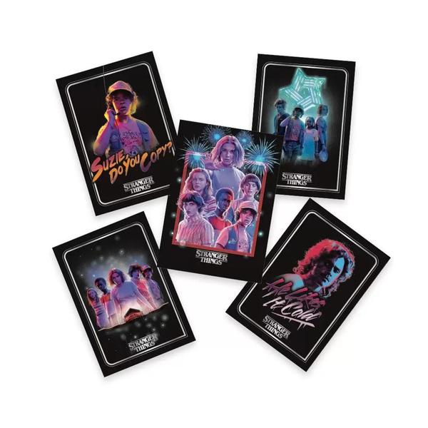 Imagem de Wonder Box Stranger Things - 65 Cards, 5 Cards XXL, Posters e Figurinhas - Panini